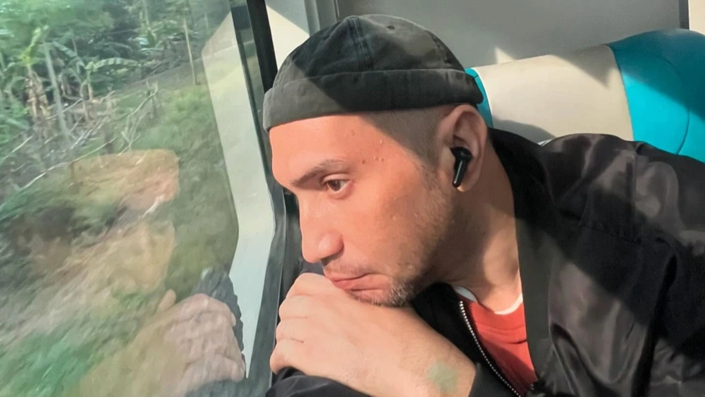 Gary Iskak masih hidup saat dibawa ke rumah sakit, namun dalam kondisi buruk. [Instagram]