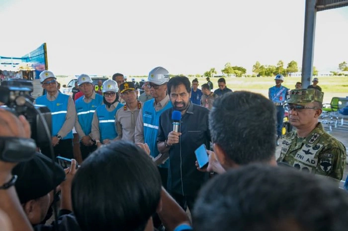 Gubernur Aceh Muzakir Manaf atau Mualem dalam Apel Tim Recovery Bencana yang digelar di Landasan Udara Sultan Iskandar Muda (SIM), Sabtu (29/11/2025). [Dok. Pemprov Aceh]