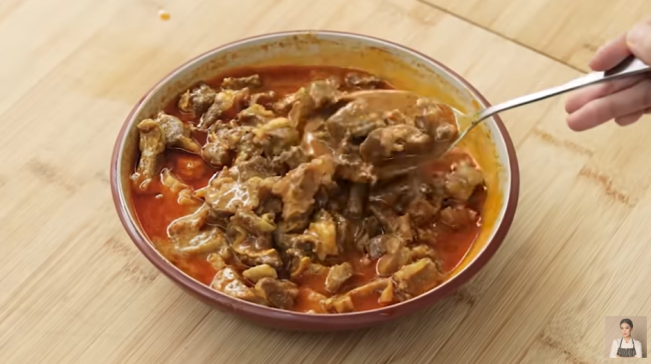 Gulai cincang Padang ala Chef Devina Hermawan. (YouTube)