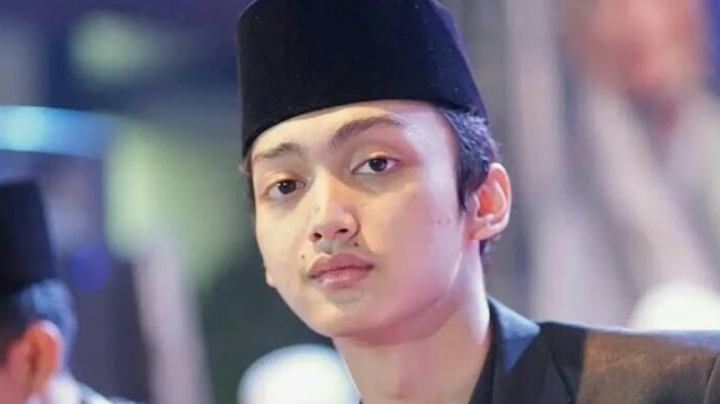 Profil Gus Azmi, Pelantun Sholawat yang Kini Menjadi Suami Khansa Mariska