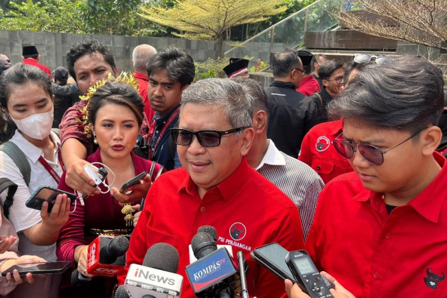 Mantan Pacar Kaesang Pangarep Terlihat Mengenakan Jaket PDIP, Ada Apa?