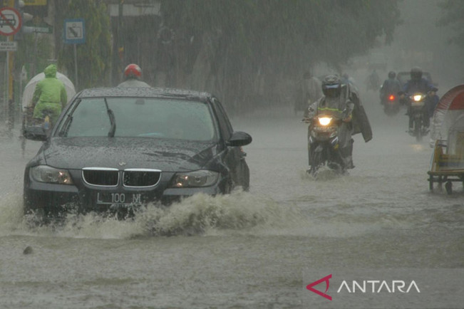 29 Provinsi Ini Perlu Waspada Cuaca Ekstrem di Januari 2024