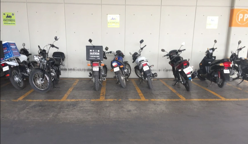 Ilustrasi Parkir Motor (Pinterest)