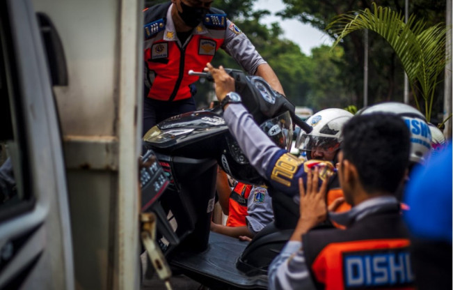 Gegara Parkir Liar, Ratusan Kendaraan di Jaksel Kena Tindak!