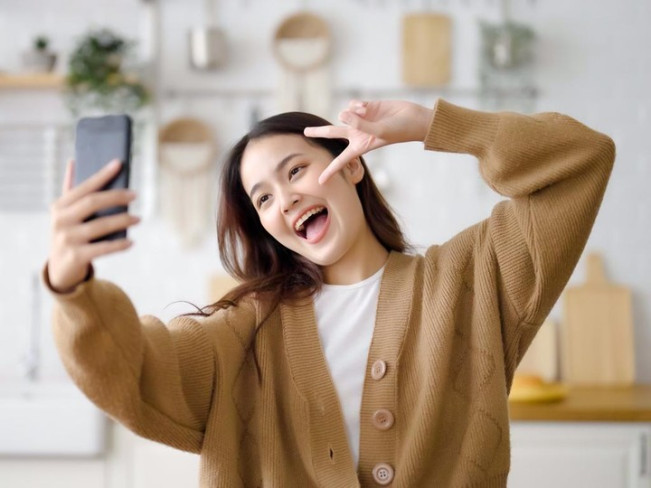 Demi Selfie Terlihat Cantik, Picu Orang Operasi Plastik