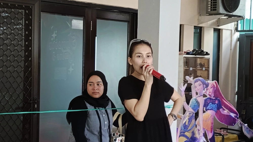 Ayu Ting Ting ditemui di kediamannya kawasan Depok, Jawa Barat pada Minggu (30/11/2025)