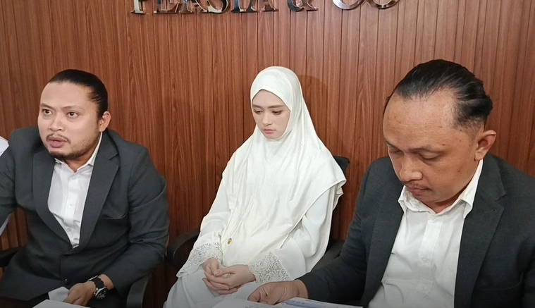 Menangis, Inara Rusli Minta Maaf Usai Terseret Isu Nikah Siri dengan Insanul Fahmi