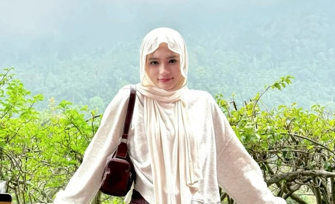 Arsy Hijab Buka Suara soal Isu Inara Rusli, Tegaskan Kerja Sama Hanya Sebulan & Sudah Usai
