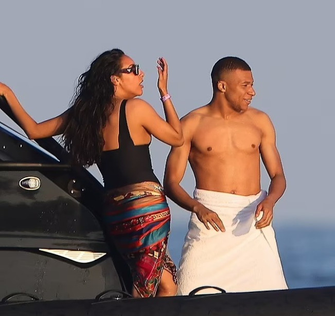 Resmi ke Real Madrid, Mantan Pacar Mbappe Ternyata Transgender