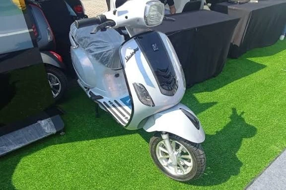 Bukan Cuma Overcharge, Ini 3 Kesalahan Paling Fatal yang Bikin Motor Listrik 'Sakit'