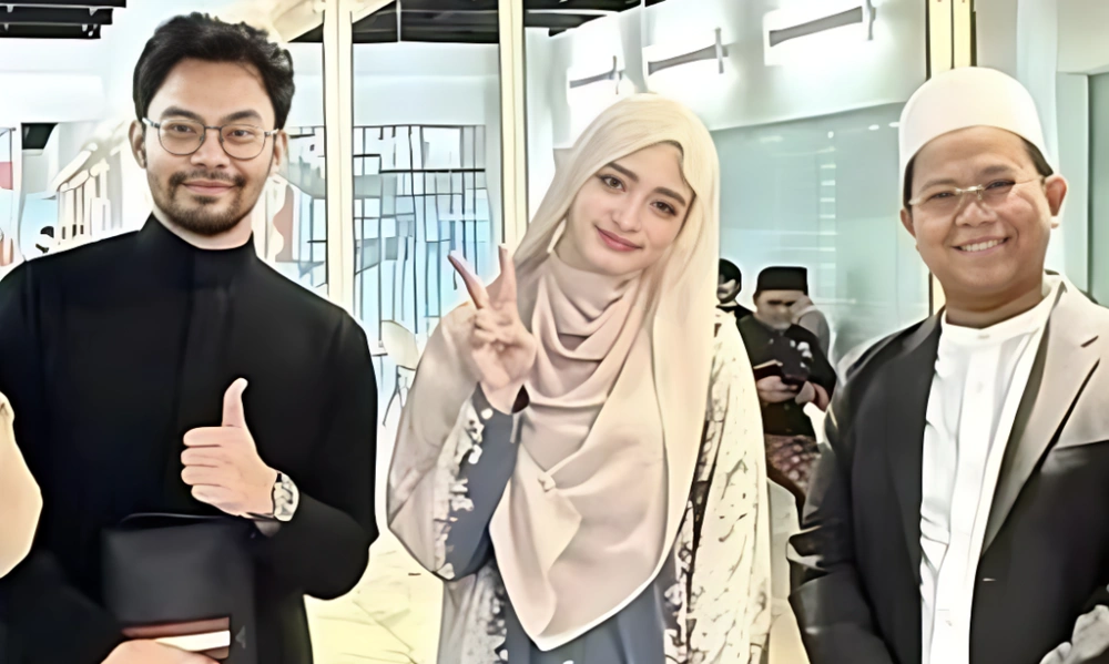 Inara Rusli dan Insanul Fahmi saat terlihat datang ke kajian bersama. [TikTok]