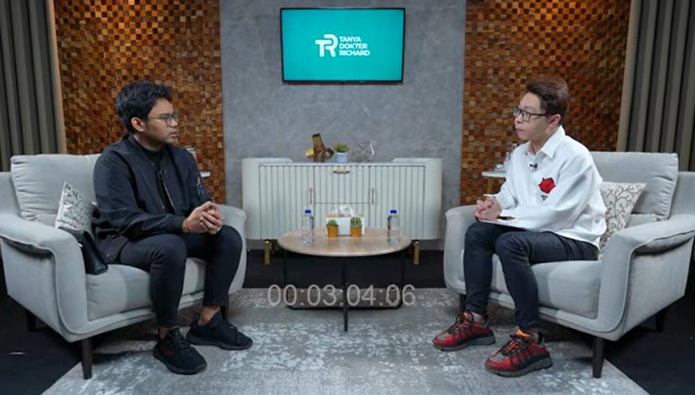 Insanul FahmiaAkhirnya akui telah menikah siri dengan Inara Rusli di podcast dr Richard Lee [YouTube dr Richard Lee]