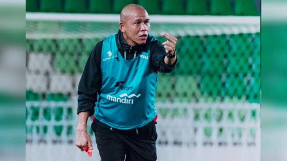 Pelatih Timnas Indonesia U-17, Nova Arianto. [Instagram/@timnasindonesia]