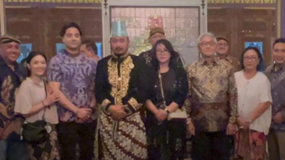 KGPH Mangkubumi Dinobatkan Jadi Paku Buwono XIV usai pertemuan keluarga besar. [Instagram]