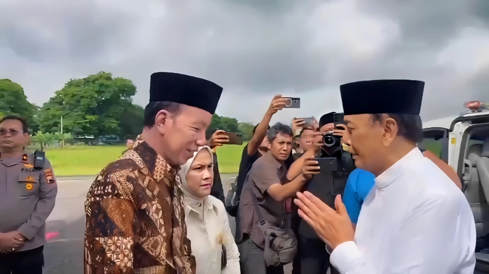 Jokowi dan Iriana menemui Wiranto. [Instagram/@jokowi]