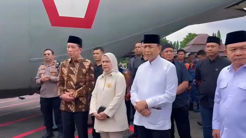 Jokowi Ikut Jemput Jenazah Istri Wiranto di Solo Pagi Ini, Beri Doa Haru