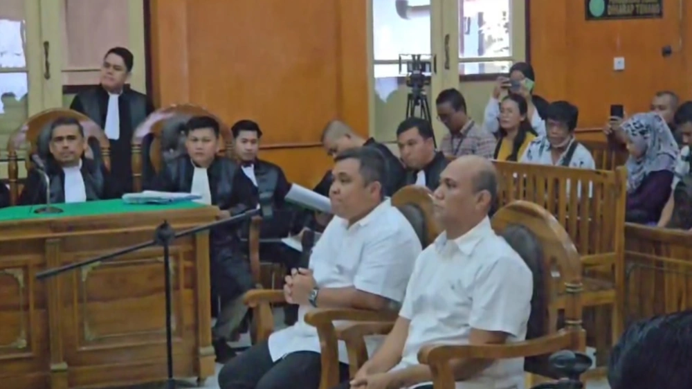 Terdakwa saat diadili. [Dok. Pribadi]