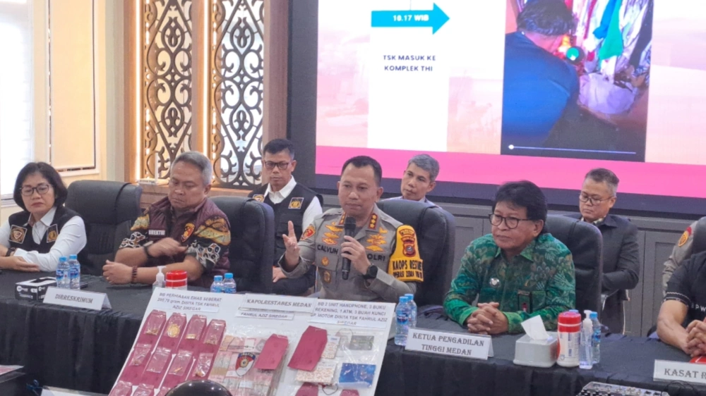 Kapolrestabes Medan menjelaskan kronologi kasus pembakaran rumah hakim. [FT News/Reza D Syahputra]