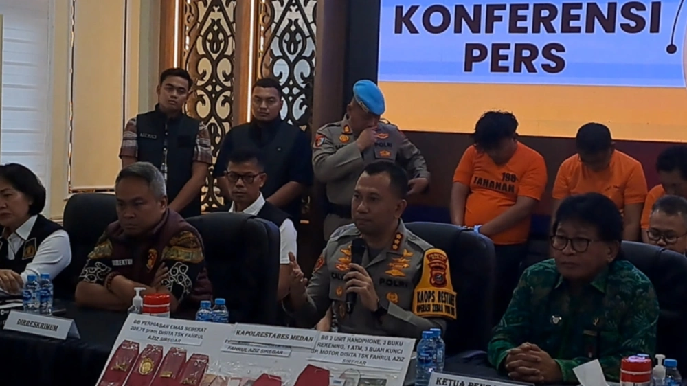 Kapolrestabes Medan jelaskan motif otak pelaku pembakaran dan pencurian rumah hakim. [FT News/Reza D Syahputra]