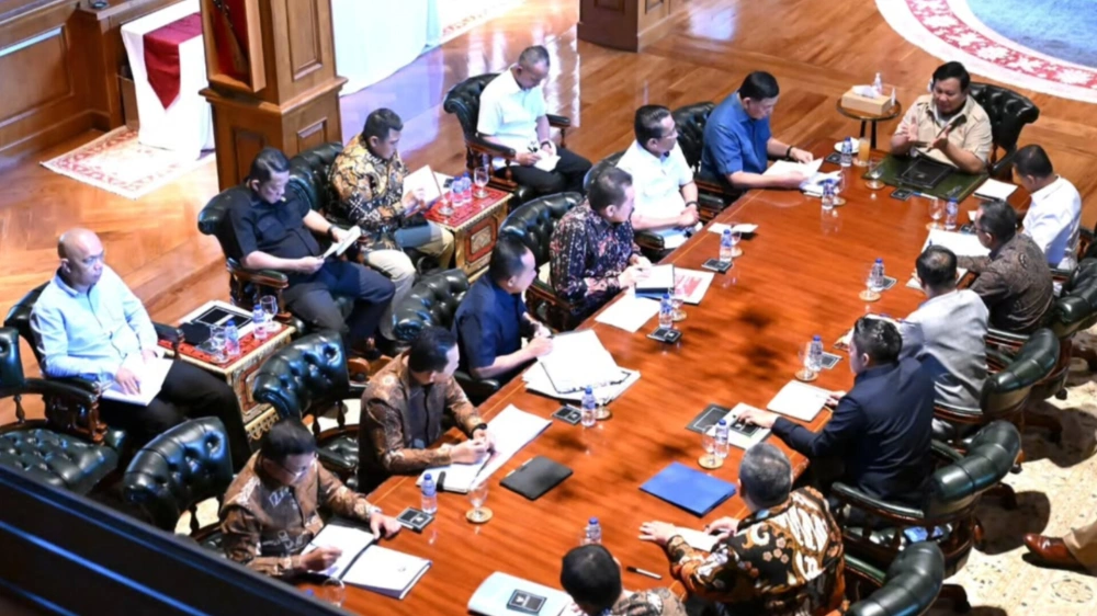 Presiden Prabowo rapat tertutup bersama sejumlah tokoh penting. [Instagram/@sekretariat.kabinet]