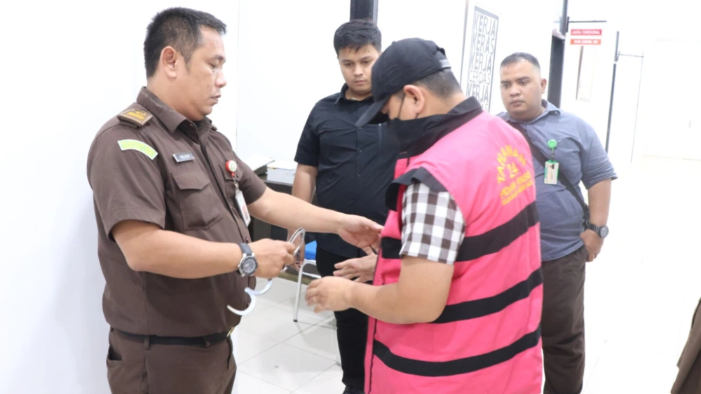 Kadishub Medan ditahan. [Dok. Kejari Medan]