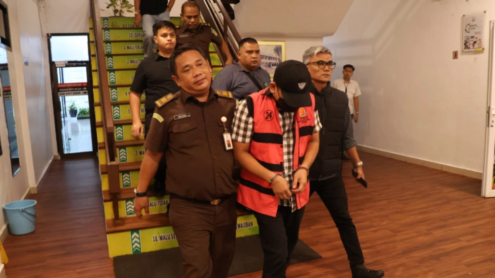 Kejari Medan tahan Erwin Saleh. [Dok. Kejari Medan]