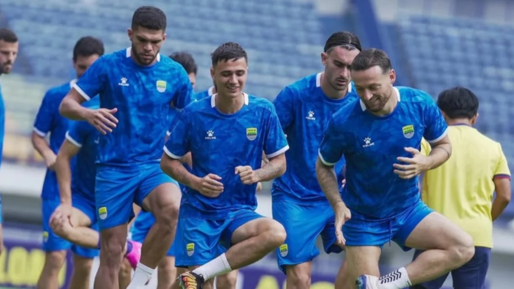 Pemain Persib Bandung jalani latihan. [Instagram]