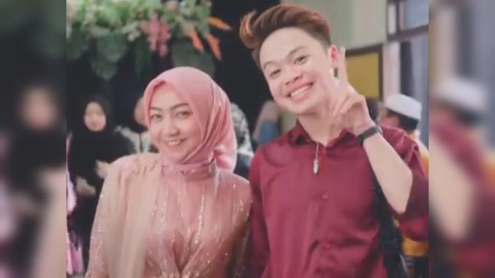 Fazar Bungaz dan rekannya. [Instagram]