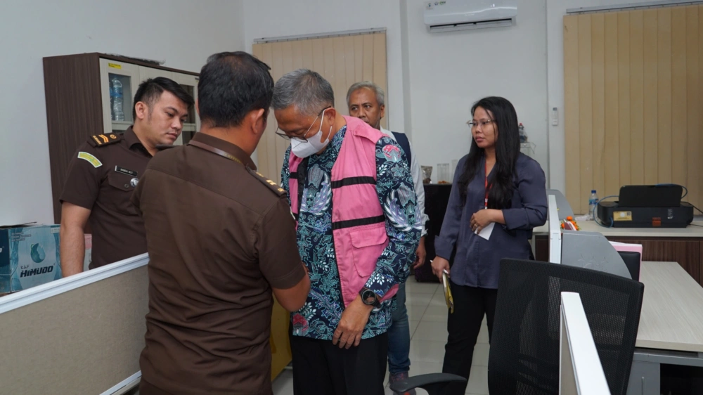 Mantan Direktur Pelaksana PT Inalum berinisial OAK ditahan Kejati Sumut. [Dok. Kejati Sumut]