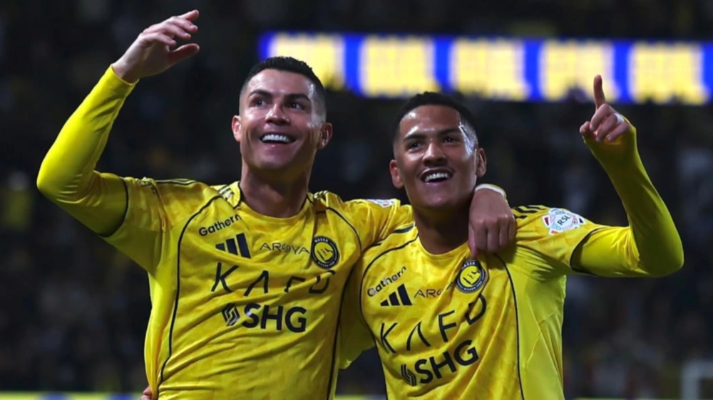 Ronaldo dan rekannya. [Instagram/@cristiano]