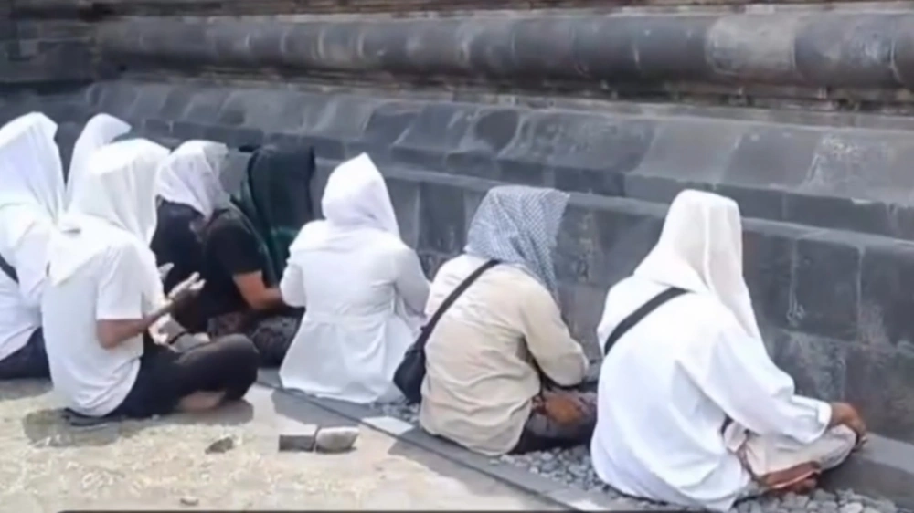 Viral Zikir di Candi Prambanan, Toleransi atau Langgar Kesakralan Situs Suci?