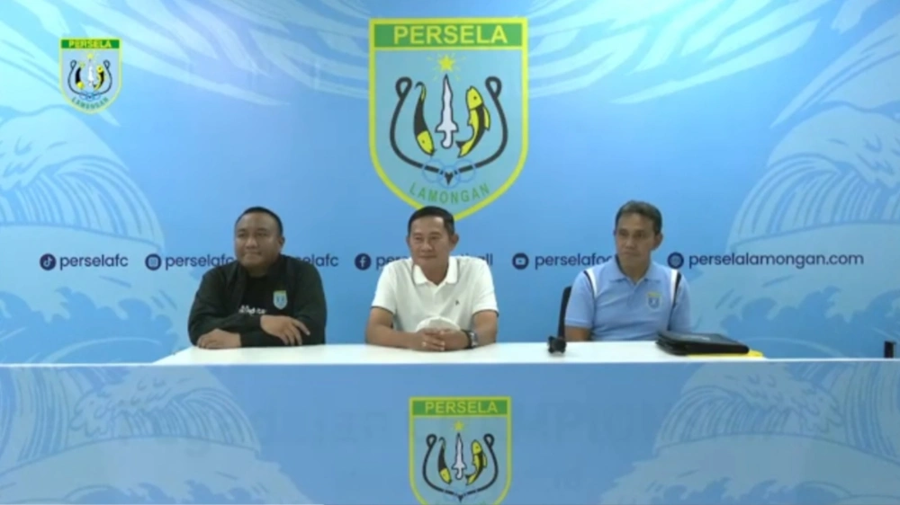 Persela Lamongan perkenalkan Bima Sakti. [YouTube/@PerselaFootball]