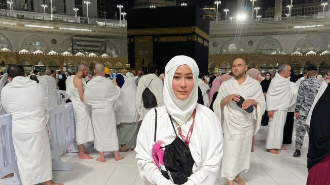 Kesampean Cium Ka'bah Saat Umrah, Inul Daratista Bahagia: Alhamdulillah Bisa Sampai Lama