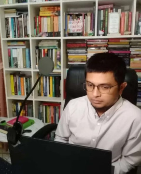 Juru Kampanye Hutan Greenpeace Iqbal Damanik. (Instagram @bgdamanik)