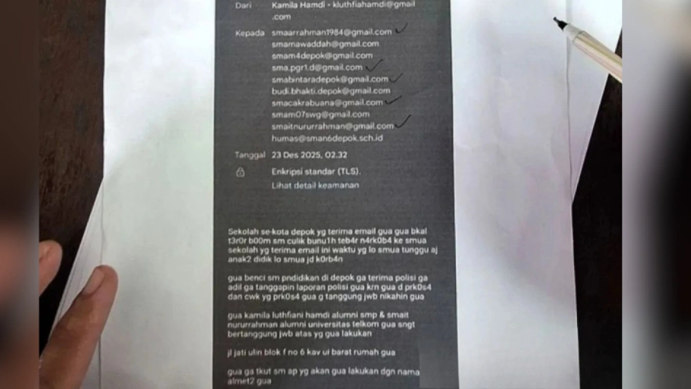 Isi email ancaman teror bom yang dilakukan tersangka ke 10 sekolah di Depok, Jawa Barat. [X]