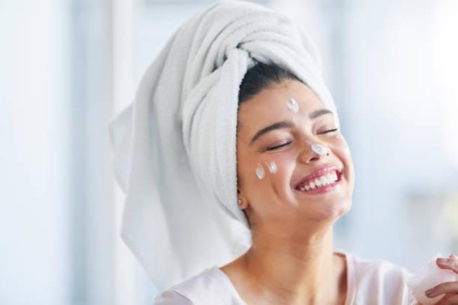 Untuk Kamu Pemilik Kulit Berminyak, Ini Lima Sunscreen yang Direkomendasikan