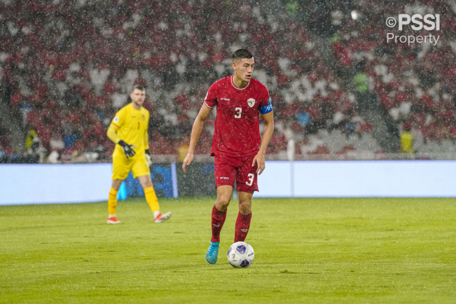 Pemain Timnas Indonesia Jay Idzes saat melawan Jepang pertemuan pertama di kualifikiasi Piala Dunia 2026. (pssi.org)