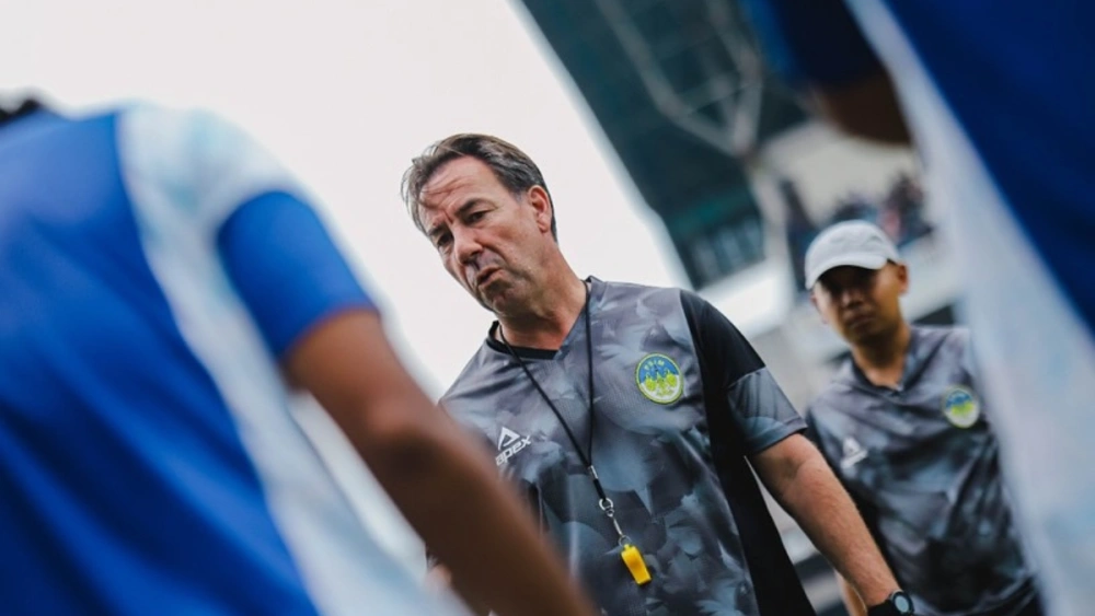 Jean-Paul van Gastel telah lama bersahabat dengan Giovanni van Bronckhorst. [Instagram @jpvangastel_official]