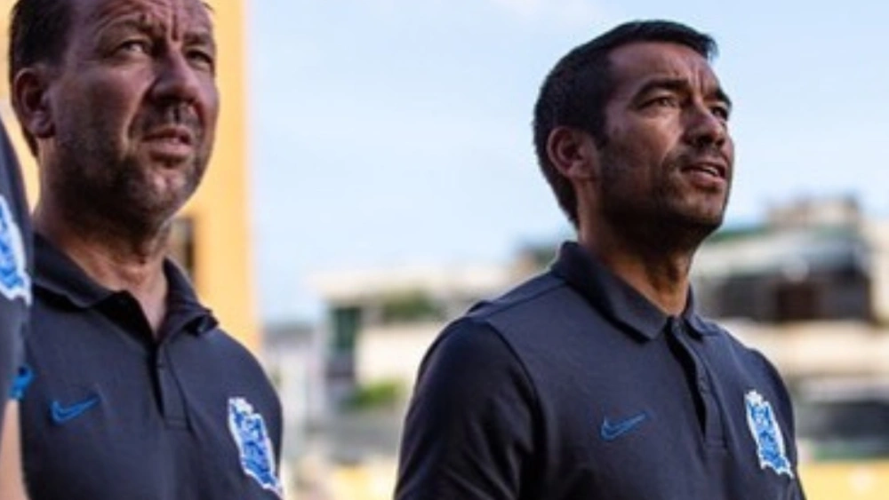 Jean-Paul van Gastel dan Giovanni van Bronckhorst pernah bekerja bersama di tiga klub. [Instagram @jpvangastel_official]