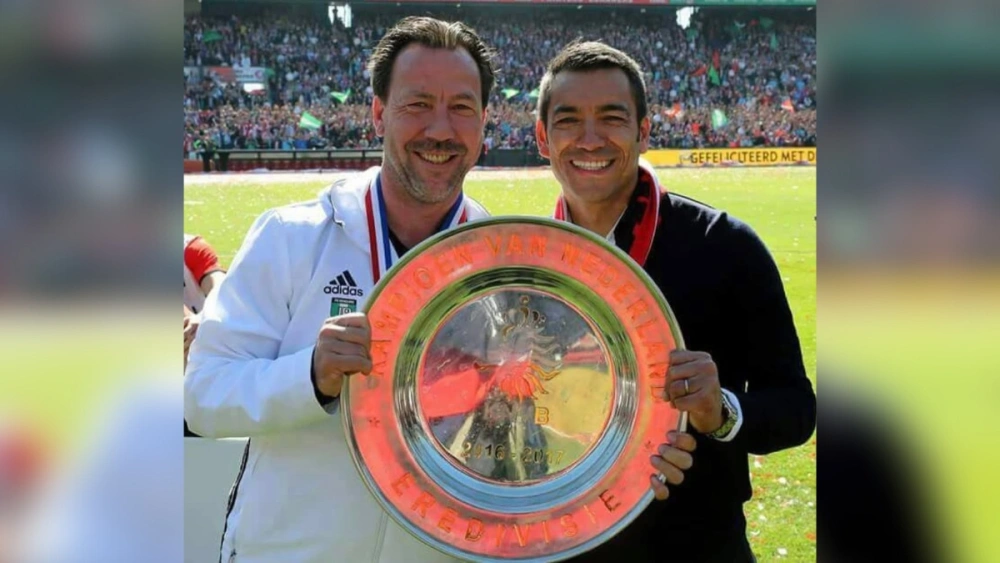 Jean-Paul van Gastel dan Giovanni van Bronckhorst membawa Feyenoord menjuarai Eredivisie Belanda. [Instagram @jpvangastel_official]