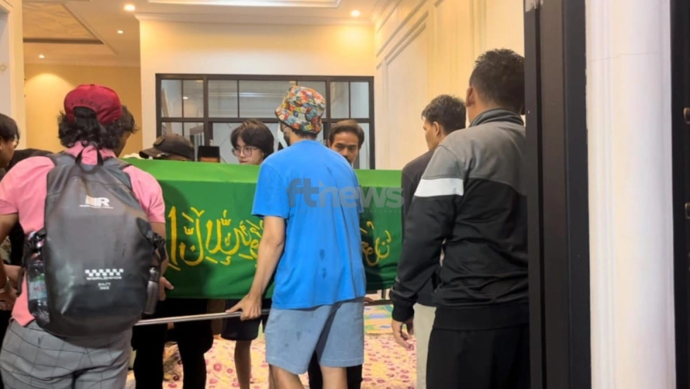 Qyu Anak Epy Kusnandar Gotong Jenazah Masuk ke Rumah, Karina Ranau Histeris