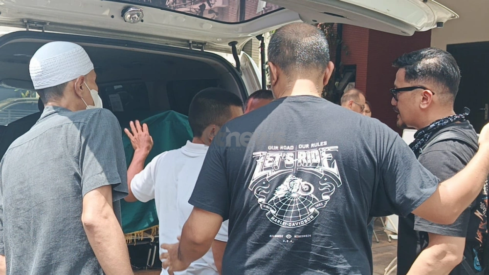 Jenazah Gary Iskak tiba di rumah duka, Sabtu (29/11/2025). [FTNews.co.id/Selvianus Kopong Basar]