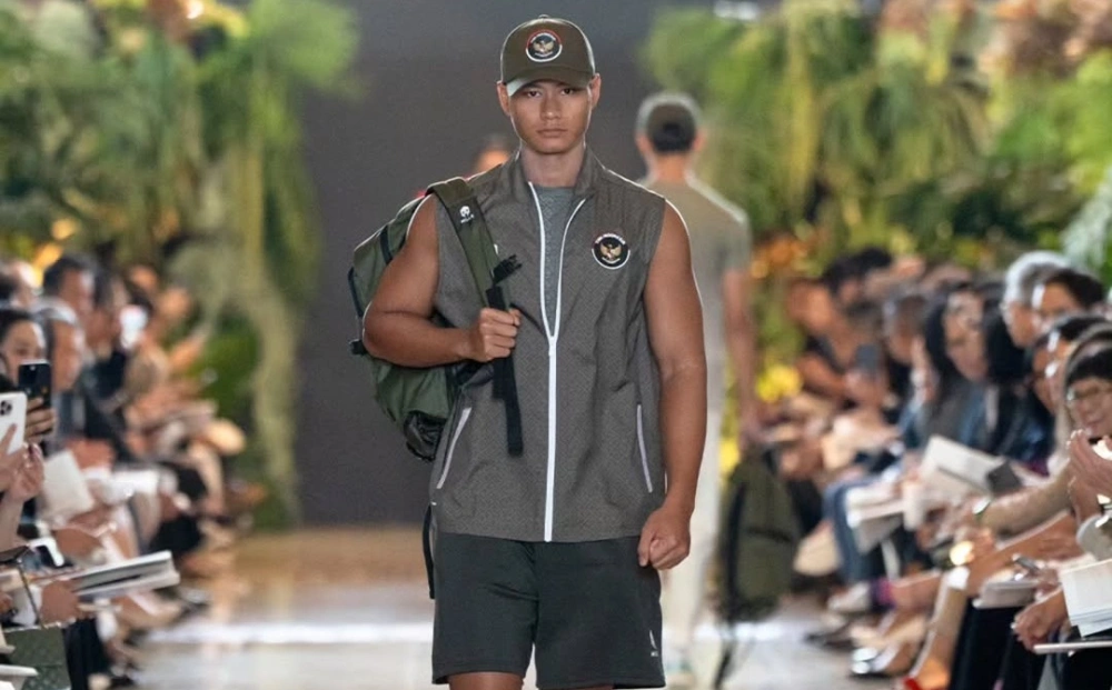 Jersey ini hasil kolaborasi Mills, Sarinah, dan Didit Hediprasetyo Foundation. [Instagram/@timindonesiaofficial]