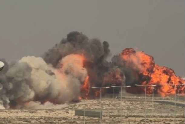 Jet tempur Tejas yang dipiloti Namansh Syal jatuh di Dubai Air Show 2025 [X]