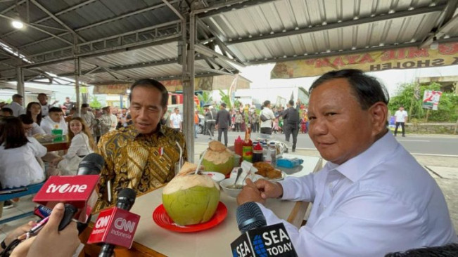 Makan Bakso Bareng Jokowi, Prabowo: Beliau Tahu Tempat Makan Enak