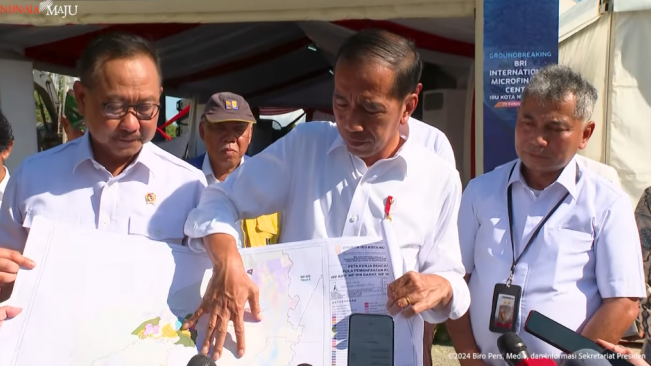 Ditanya Kapan Berkantor di IKN, Jokowi: Saya Nunggu Airportnya Jadi