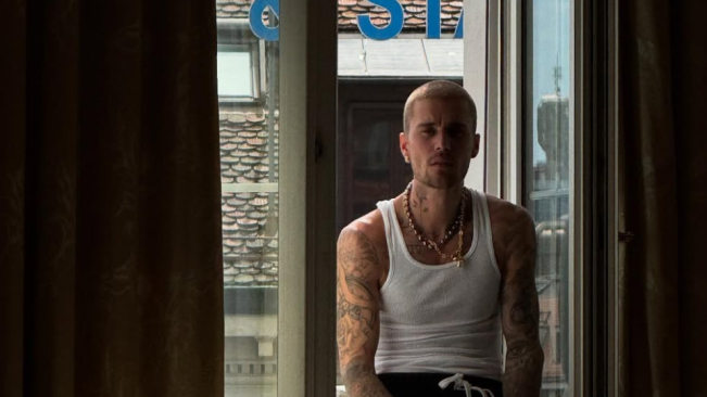 Justin Bieber Kejutkan Fans Indonesia, Billboard SWAG Tampil di Sudirman