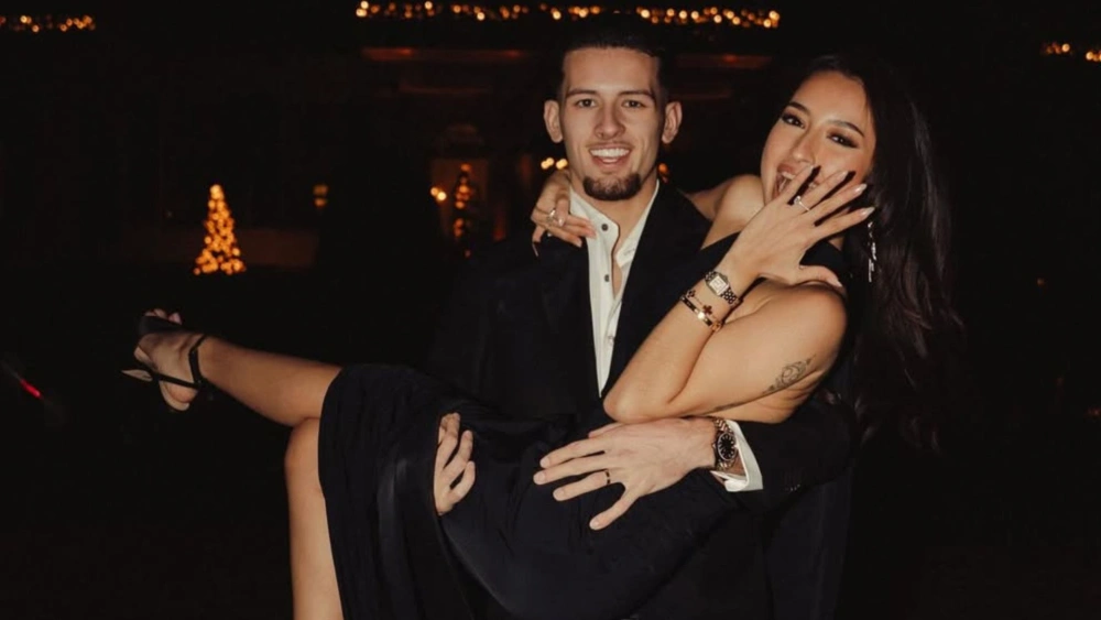 Resmi Dilamar! Jennifer Coppen Pamer Cincin dari Justin Hubner