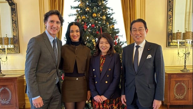 Justin Trudeau bersama Katy Perry berpose bersama mantan Perdana Menteri Jepang Fumio Kishida dan istrinya, Yuko [X]