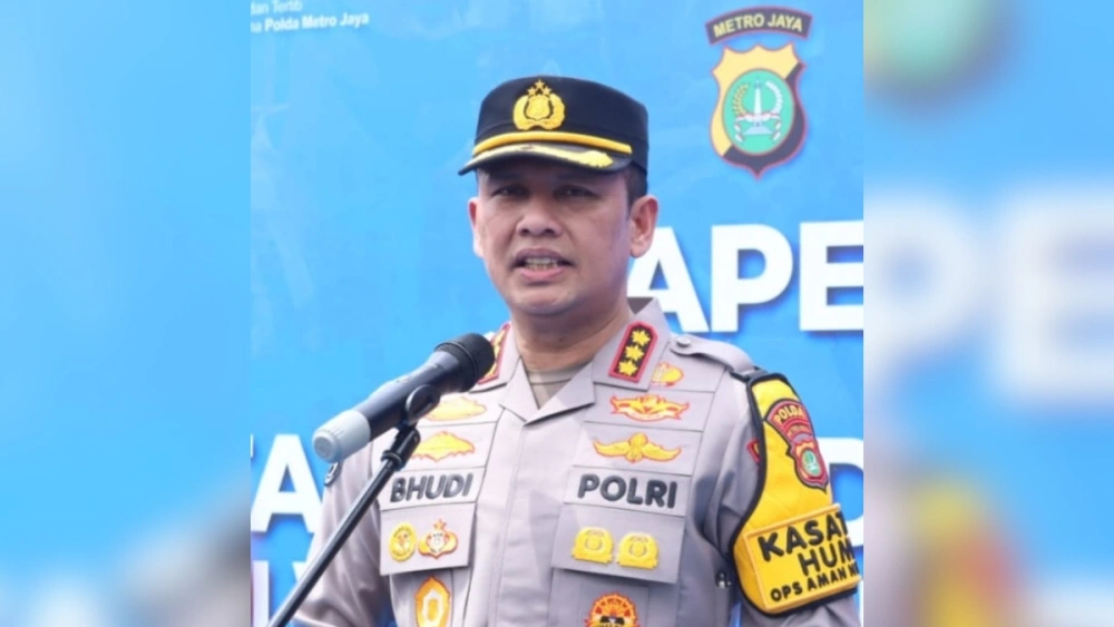 Kabid Humas Polda Metro Jaya Kombes Budi Hermanto mengungkap alasan pemindahan perawatan terduga pelaku ledakan SMAN 72 Jakarta ke RS Polri. [Dok. Polisi]